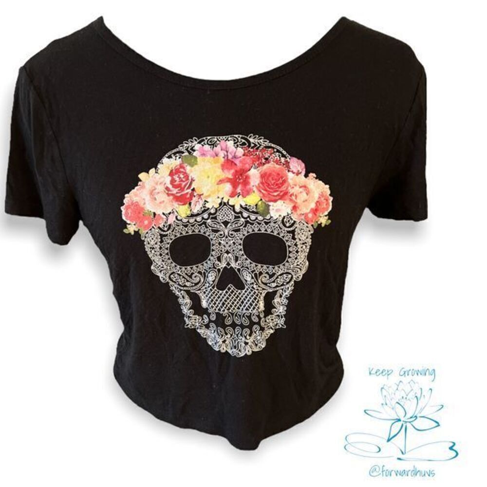 Disney Pirates of the Caribbean Cropped T-Shirt - Size Small